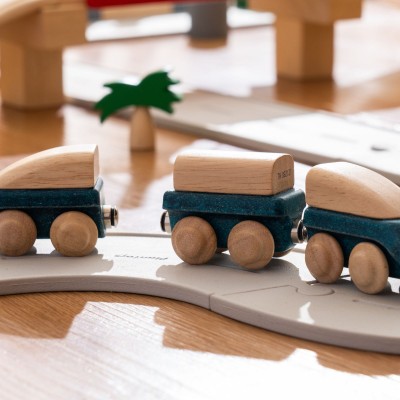 Tren hibrid pentru copii, model magnetic