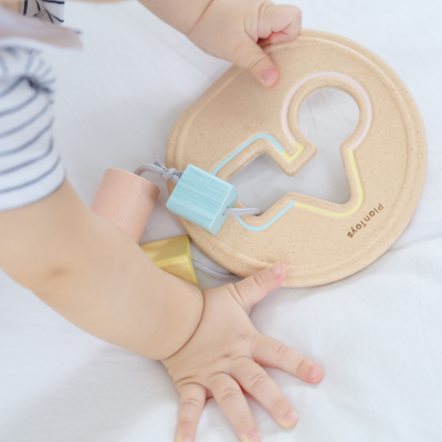 Sortator de forme pentru bebelusi, Plan Toys